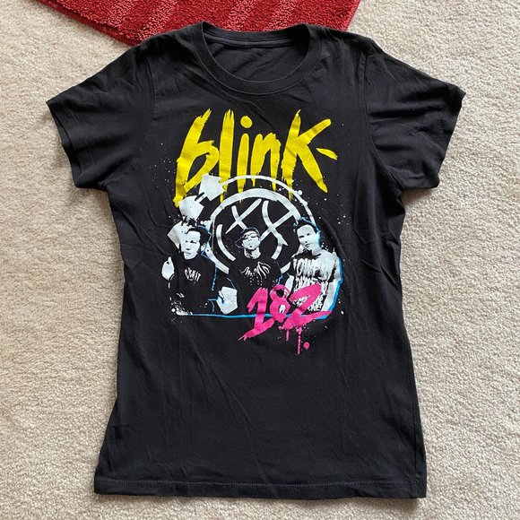 Blink-182 Chest Approx. 15.5'' Graphic Band Tee - Picture 1 of 10